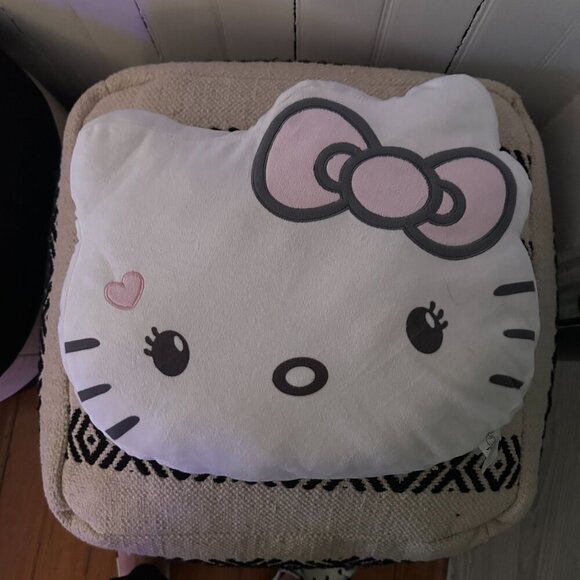 Sanrio Hello Kitty Pillow Set - Picture 7 of 7
